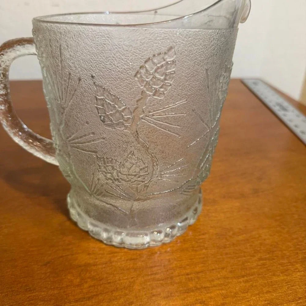 Tiara Ponderosa Pine Clear Glass Water Pitcher Embossed Pinecone 7.25